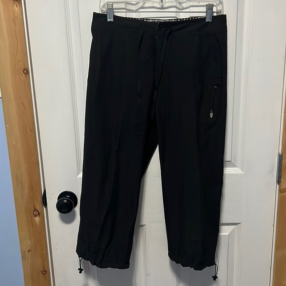3/$20 danskin black capris - Picture 1 of 6